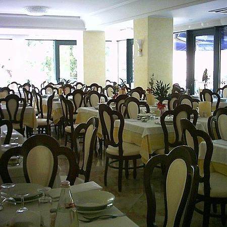 Hotel Misano Misano Adriatico Bagian luar foto