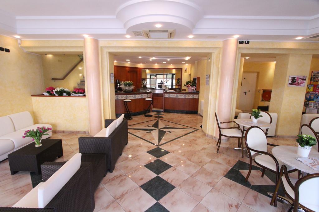 Hotel Misano Misano Adriatico Bagian luar foto