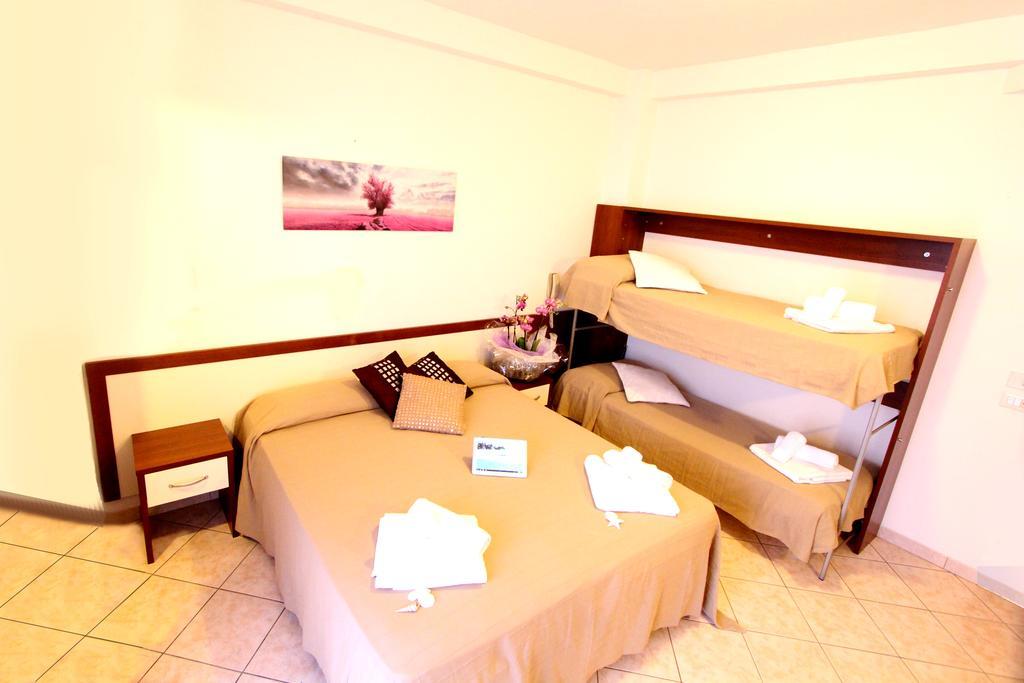 Hotel Misano Misano Adriatico Bagian luar foto