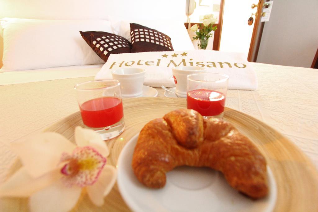 Hotel Misano Misano Adriatico Bagian luar foto