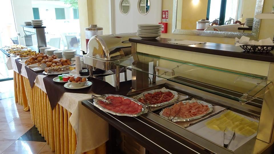 Hotel Misano Misano Adriatico Bagian luar foto