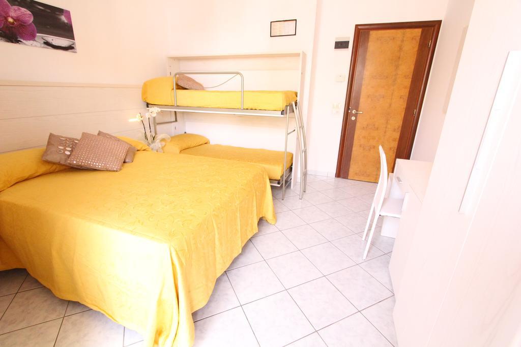 Hotel Misano Misano Adriatico Bagian luar foto